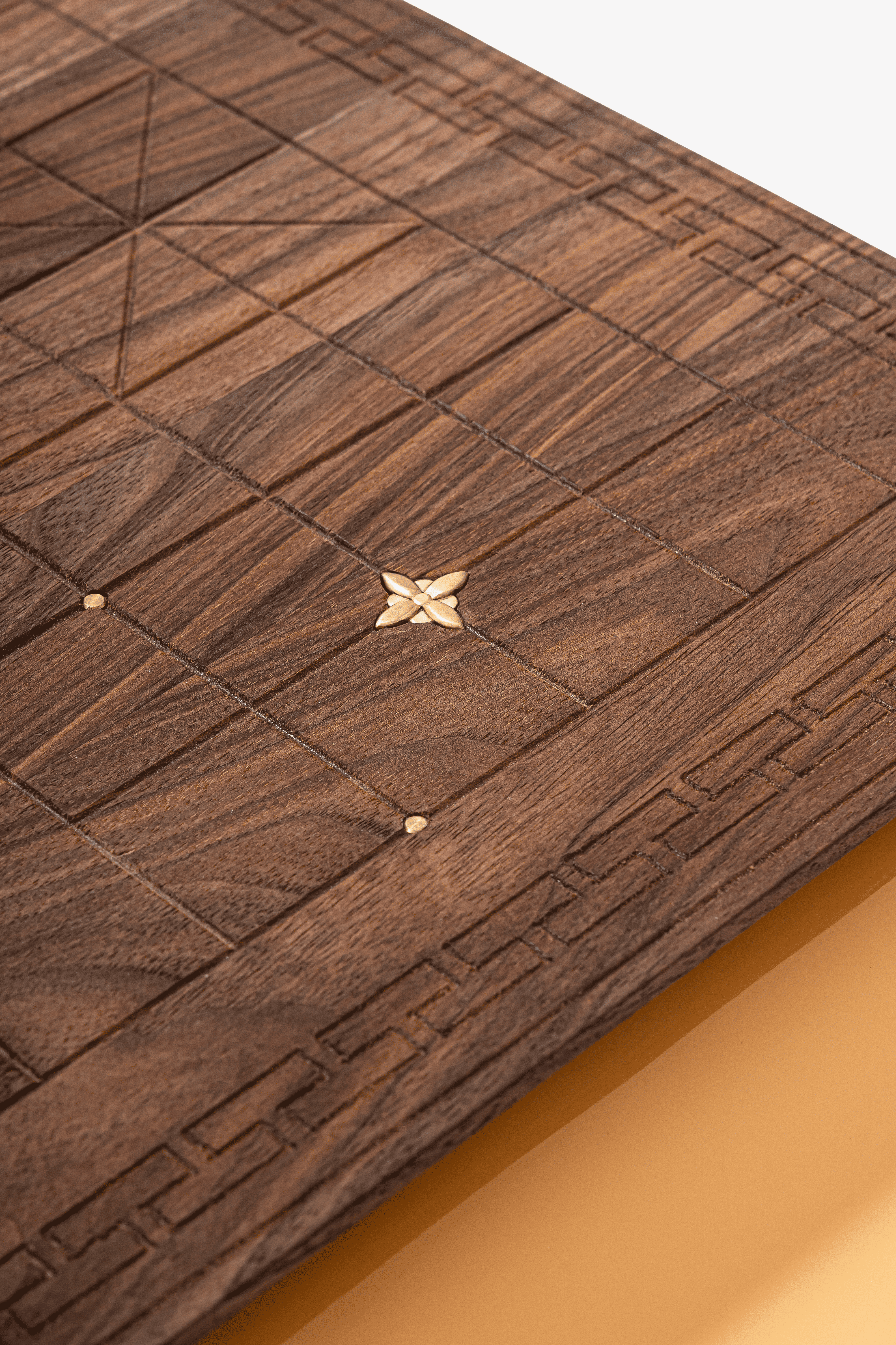 Indochine Le Dragon Sacré Chiness Chess Set