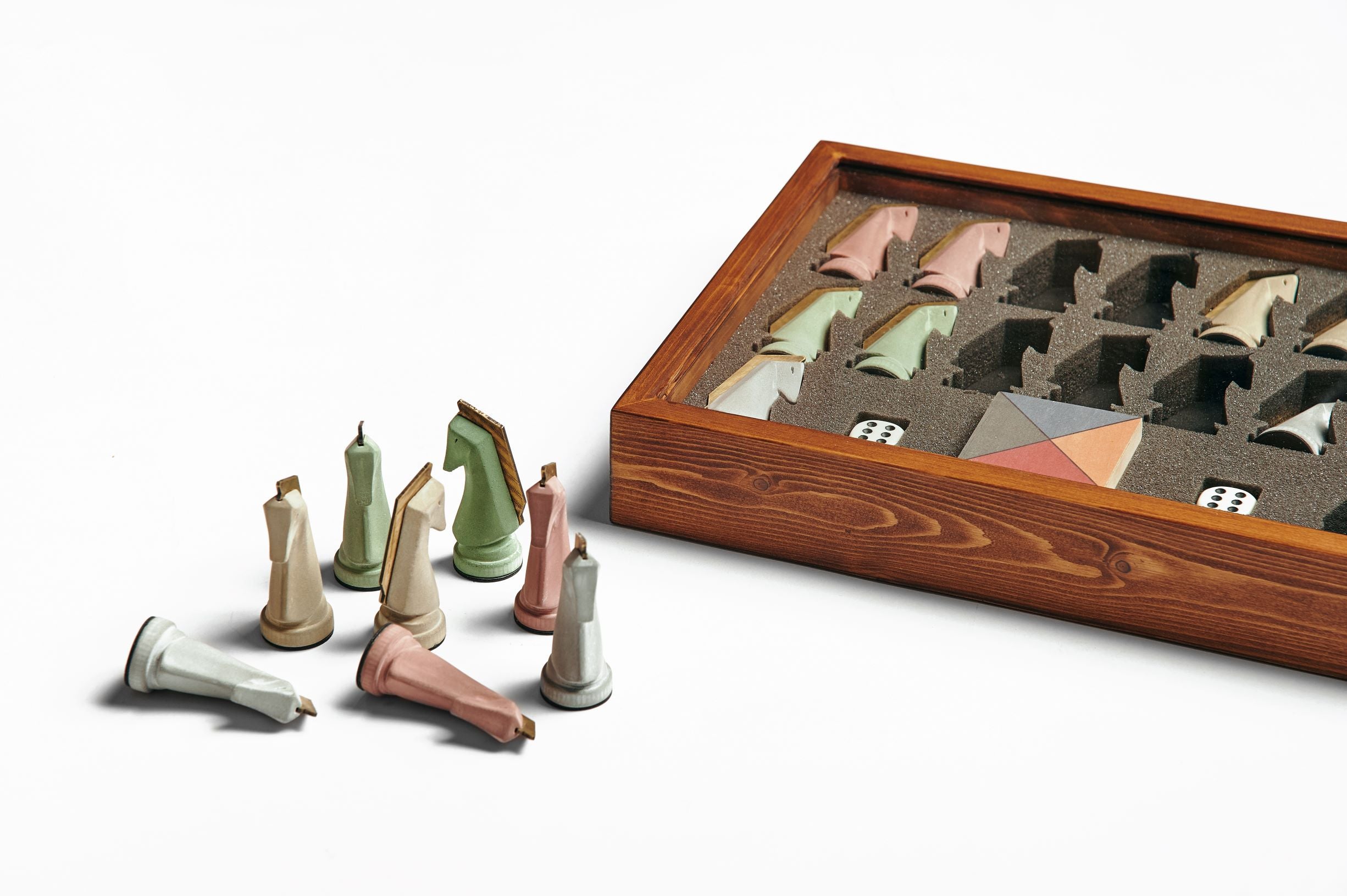 maztermind_trojanhorserace_cocangua_luxury_handicraft10